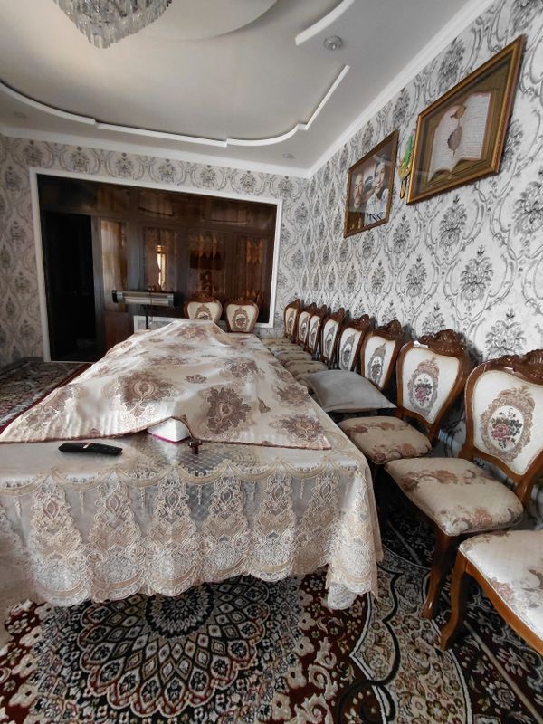 продам гостиная стол и 12 стулев телевизир срочно продам гостиная стол и 12 стулев телевизир срочно