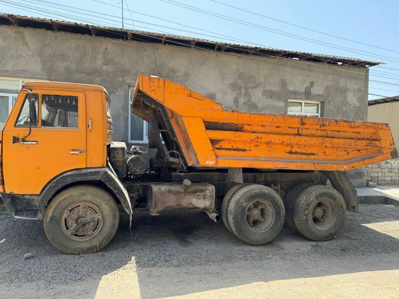 Kamaz 1982 yil ishlab chiqirilgan. Srochna sotiladi. Balonlari yaxshi Kamaz 1982 yil ishlab chiqirilgan. Srochna sotiladi. Balonlari yaxshi