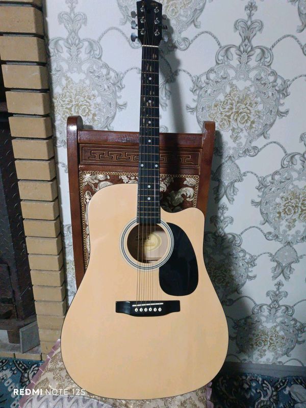 akustik gitara sotiladi