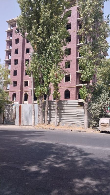 Продаётся коробка в Сергелийском районе Продаётся коробка в Сергелийском районе