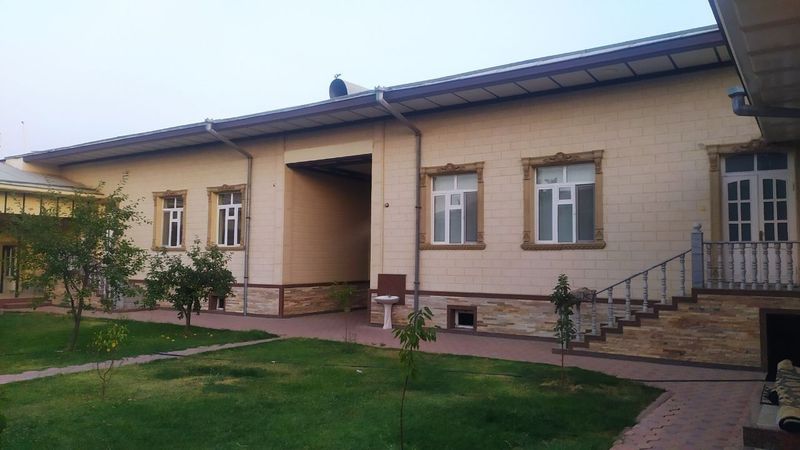 Uchastka sotiladi Uchastka sotiladi