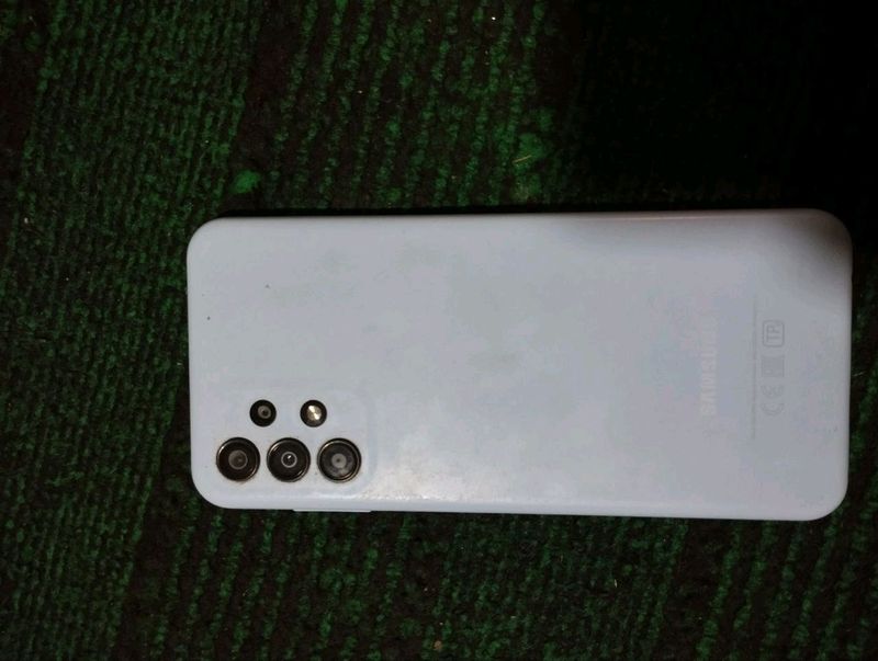A13 TELIFONI 32GB FAQAT QORA HOLATI EDYAL YAXSHI