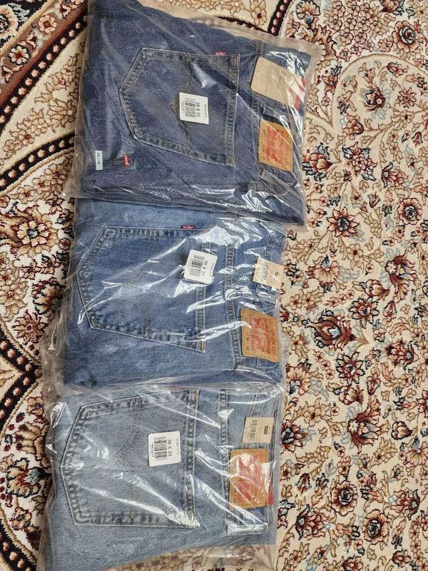 Джины Levi's оригинал из США, цена за указано за 3 джинсы