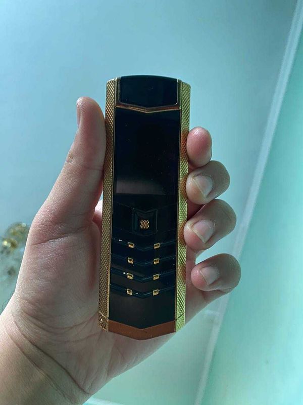 vertu v10 sotiladi