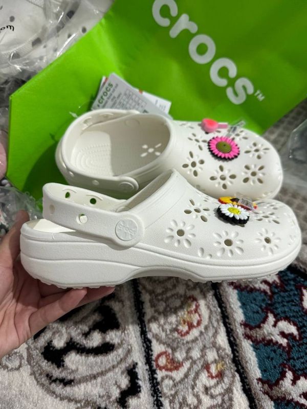 Продаются Тапочки Crocs , Все цвета в наличии Продаются Тапочки Crocs , Все цвета в наличии