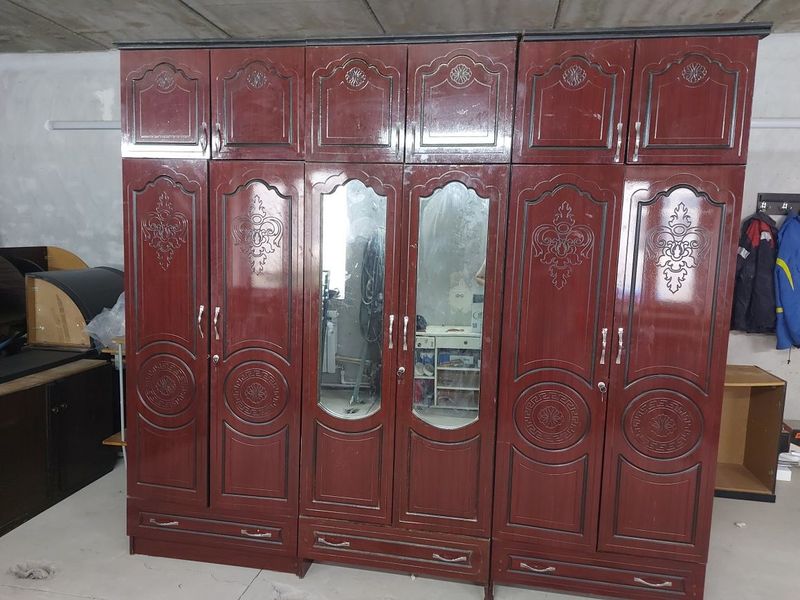 Yangi Shkaf sotiladi