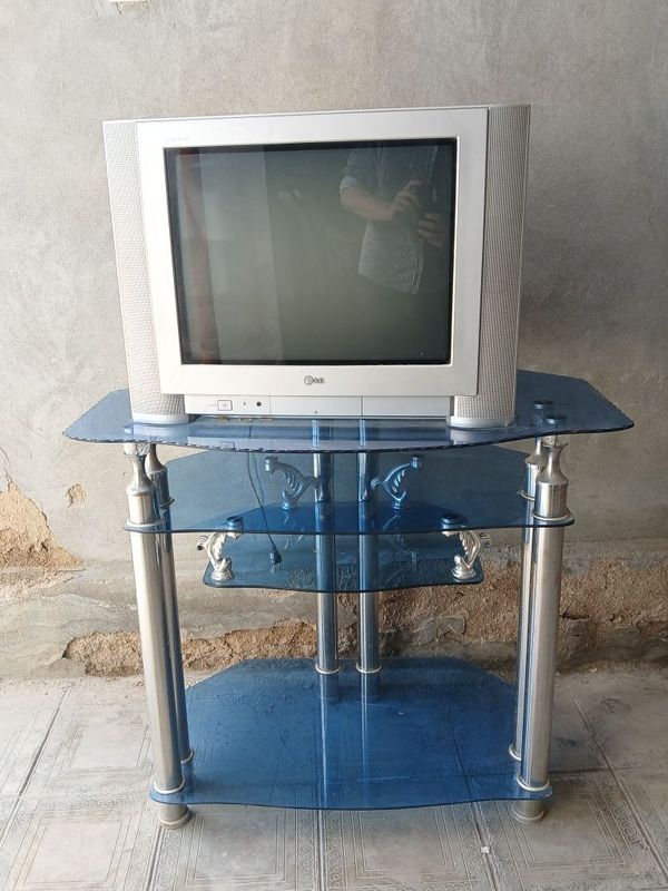 Televizor pastafkasi bilan birga sotilagi. Televizor pastafkasi bilan birga sotilagi.