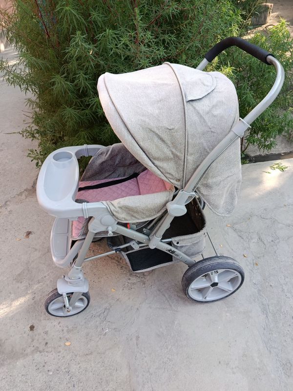 Kolyaska arzon narxda sotiladi. Qo'qon