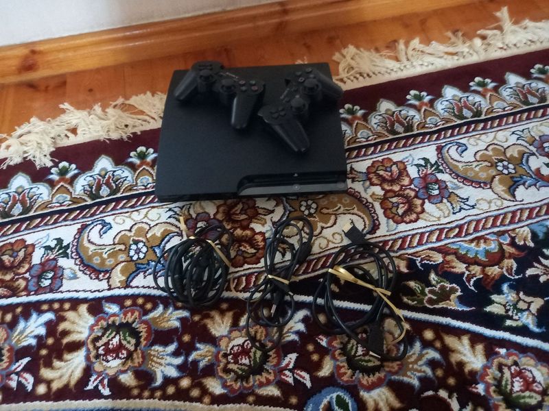 PS3 с 2 джостиками,все шнуры есть