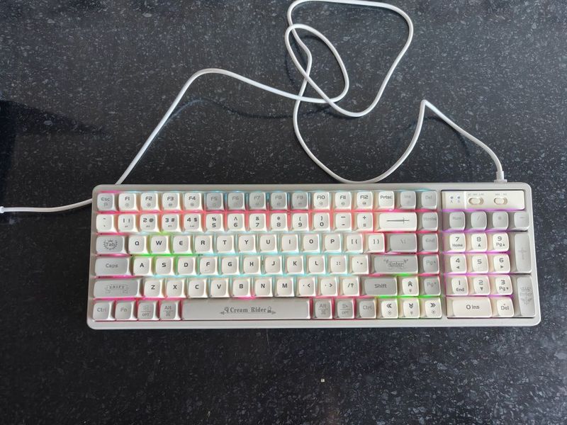 Langtu klaviatura, RGB yoritgichli AURA, Bluethooth Langtu klaviatura, RGB yoritgichli AURA, Bluethooth