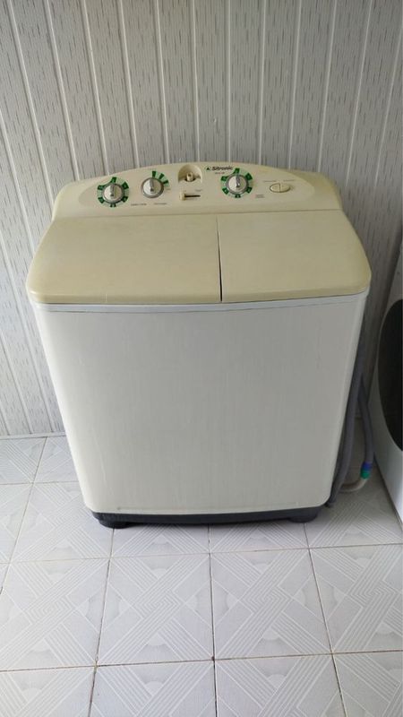 Продам стиральную машину Полуавтомат 7кг в рабочем состаяние Продам стиральную машину Полуавтомат 7кг в рабочем состаяние