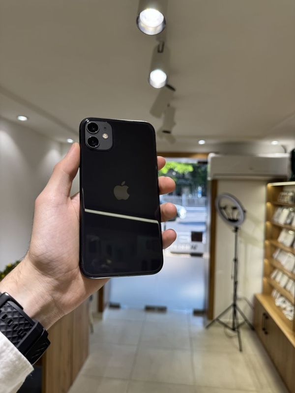 Iphone 11 Black Sotiladi srochna Iphone 11 Black Sotiladi srochna