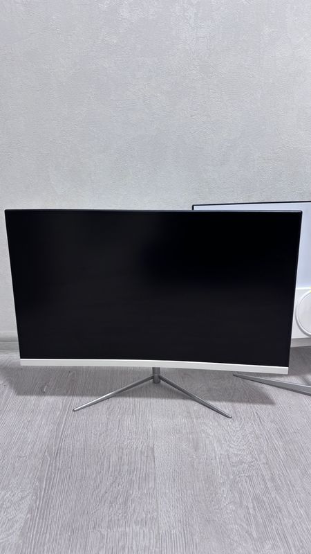 Монитор 53x30 диагональ 60 см (2 штуки)