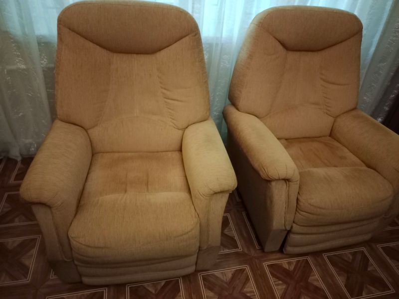продам кресло мягкие раскладные и журнальный стол