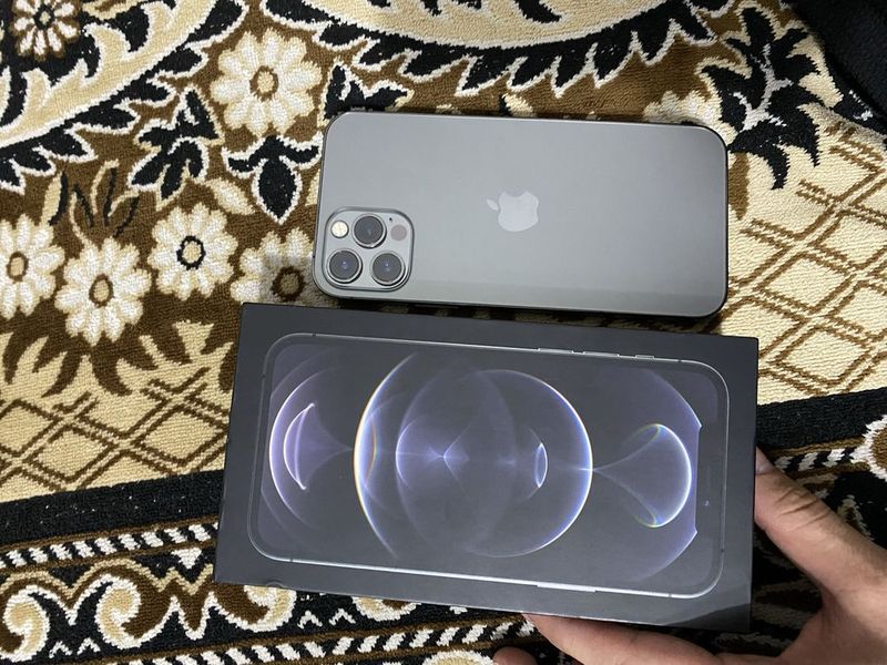 Iphone 12 Pro ideal kar dok Iphone 12 Pro ideal kar dok