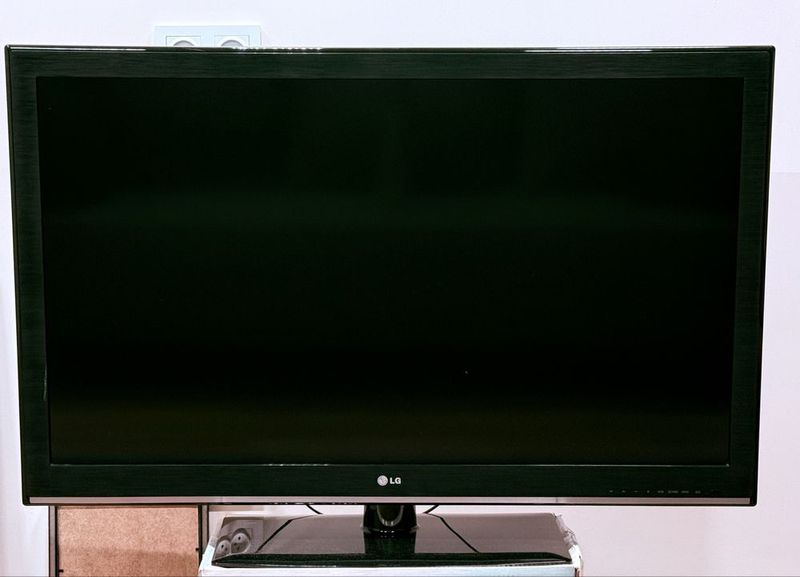LG 42’ телевизор + smart tv LG 42’ телевизор + smart tv