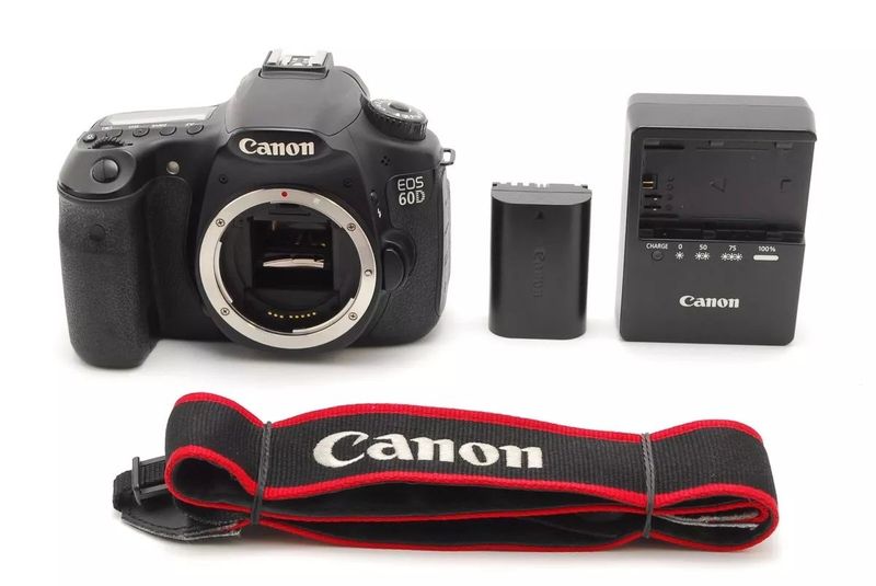 Canon eos 60d с объективами 18-55mm и 17-85mm Canon eos 60d с объективами 18-55mm и 17-85mm