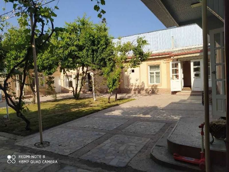 Срочно бодомзор шивли 6 сот 7 хона фасад 20 метр нархи 58000 у е Срочно бодомзор шивли 6 сот 7 хона фасад 20 метр нархи 58000 у е