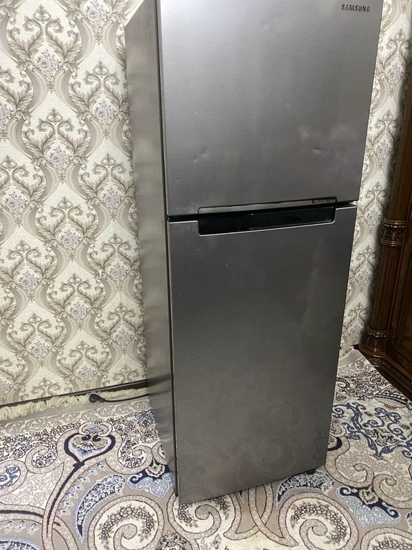 Срочна Холодильник SAMSUNG. Состояние хорошее Срочна Холодильник SAMSUNG. Состояние хорошее