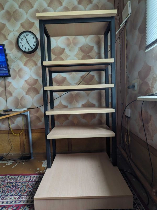 Продаётся стеллаж под различную аппаратуру.