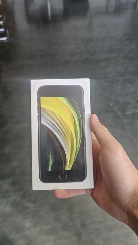 Iphone SE, Qora rang, 64 GB, Yangi, Sotiladi Iphone SE, Qora rang, 64 GB, Yangi, Sotiladi