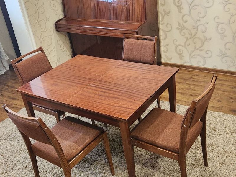 Стол и 4 стулья СССР Стол и 4 стулья СССР
