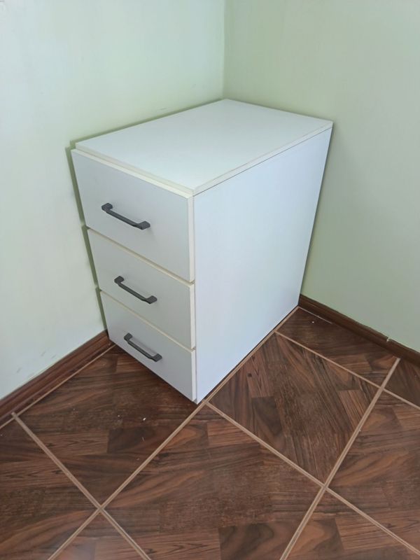 Ofis uchun mebel sotiladi Ofis uchun mebel sotiladi