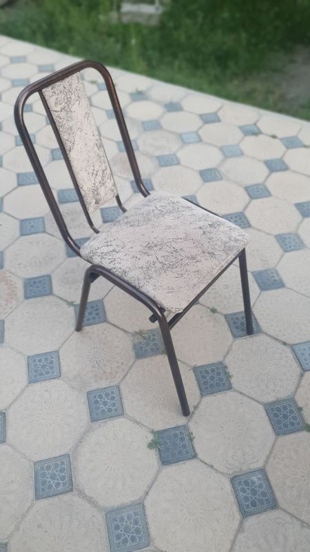 Parta va stullar sotiladi Parta va stullar sotiladi