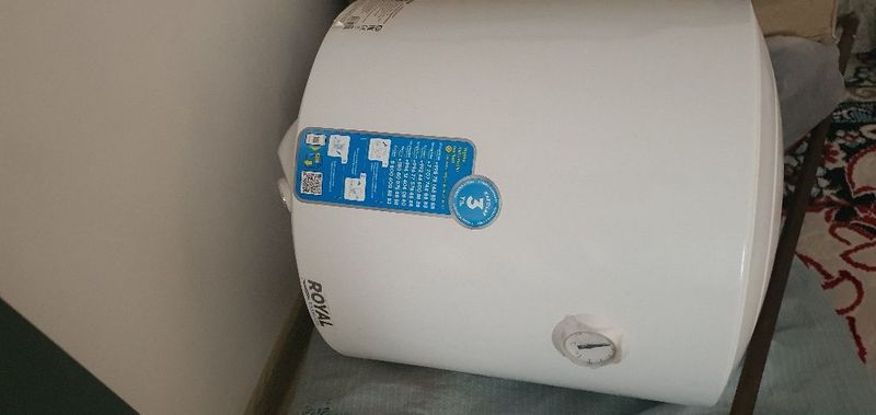 Ariston 50 litr va nasos sotiladi Ariston 50 litr va nasos sotiladi