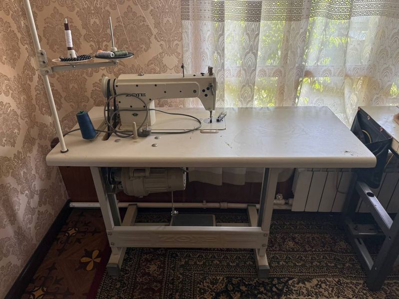 Продаётся швейная машина и оверлок Продаётся швейная машина и оверлок