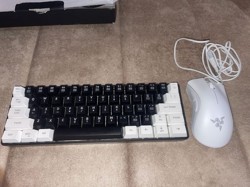 Razer mishka +K63 Klaviatura.Разер мишка +K63 клавиатура. Razer mishka +K63 Klaviatura.Разер мишка +K63 клавиатура.