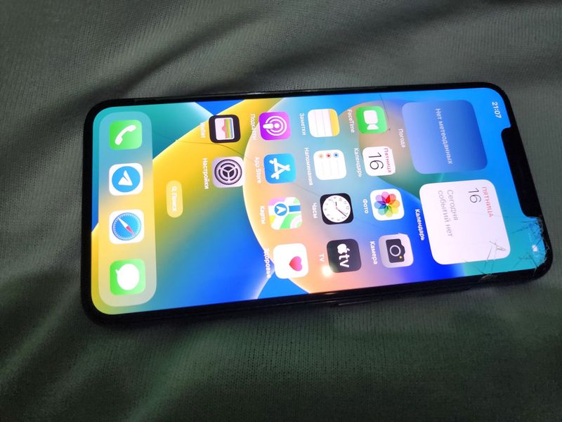 Iphone Xs Max LL/A 64Gb Steklo singan boldi Iphone Xs Max LL/A 64Gb Steklo singan boldi
