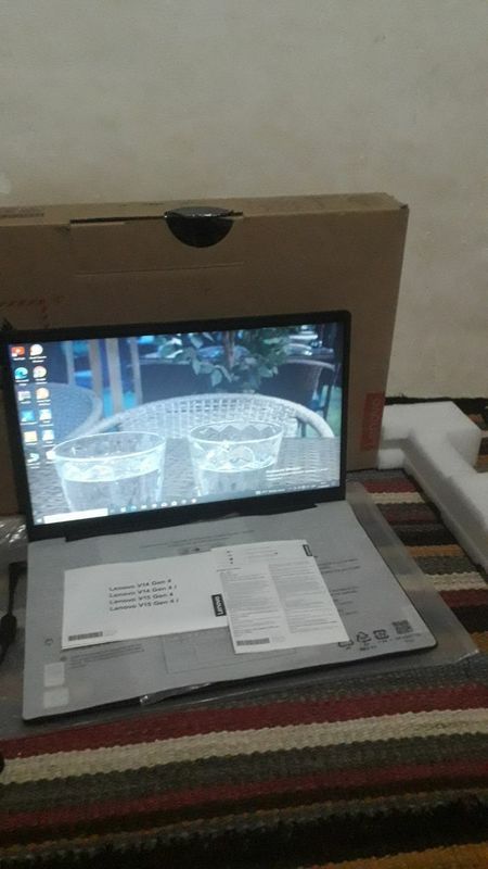 Lenovo v14 gen4 amd athlon silver 7120 u