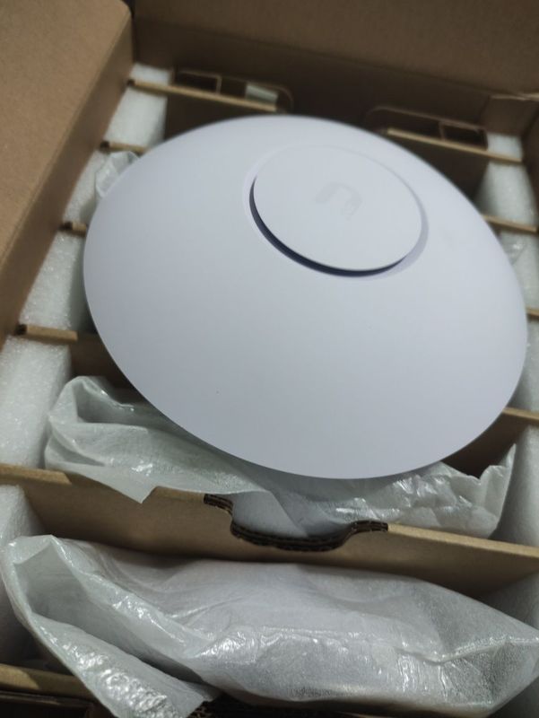 Продам wifi роутер UniFi AC LR Продам wifi роутер UniFi AC LR