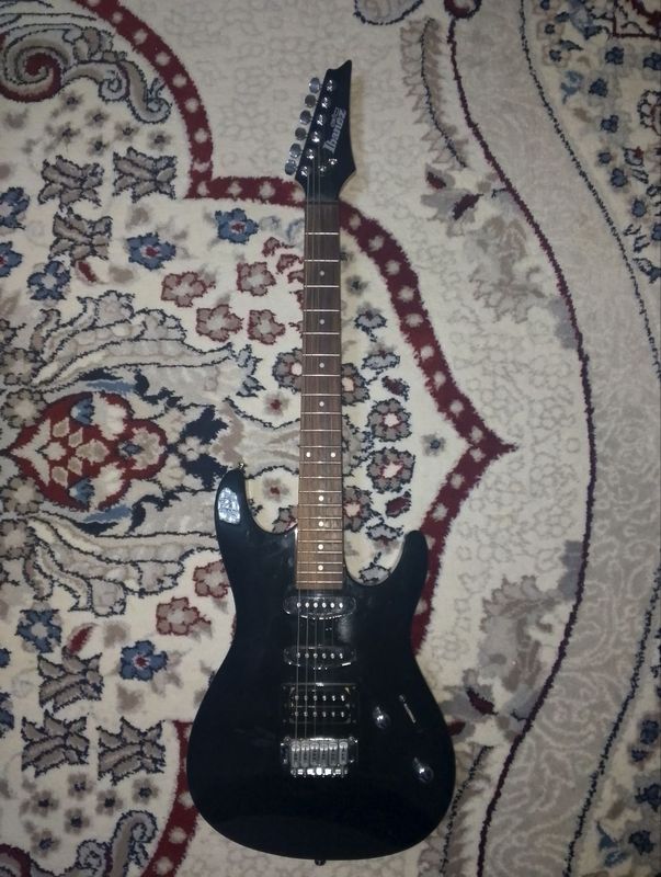 Gitara sotiladi holati ideal narxini kelishamiz Gitara sotiladi holati ideal narxini kelishamiz