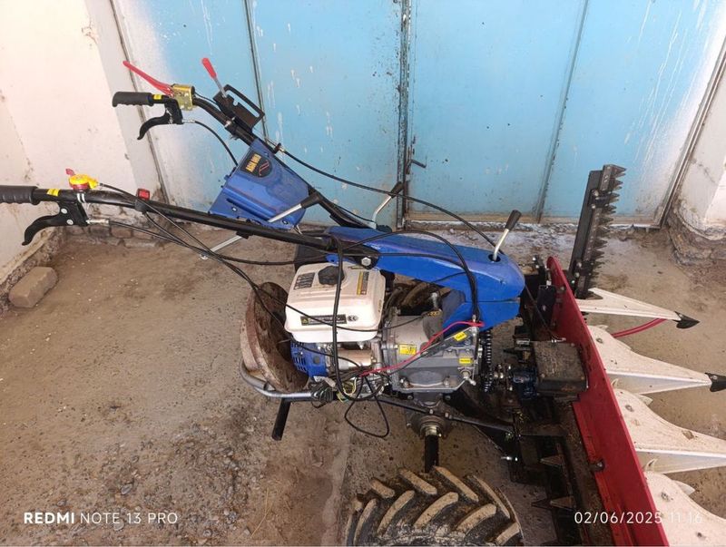 Beda o’rish uchun mini traktor. Beda o’rish uchun mini traktor.