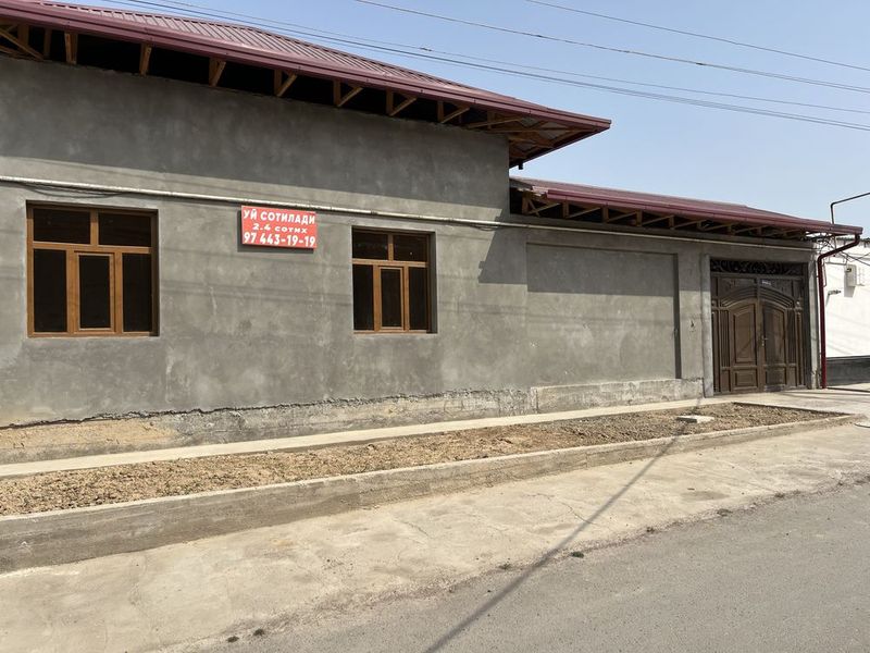 Nazarbek, Turkiston mahallasida uy sotiladi Nazarbek, Turkiston mahallasida uy sotiladi