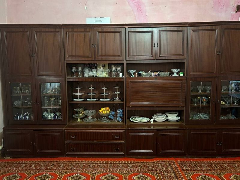 Продается старый сервант Продается старый сервант