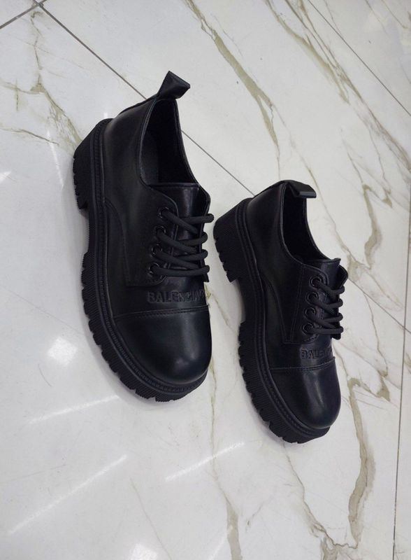 Balenciaga окуратные