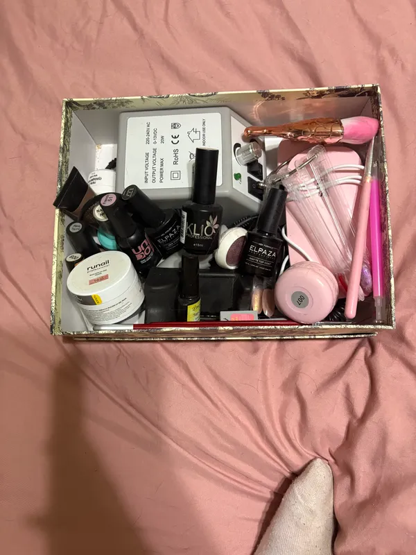 Маникюрный набор аппарат, лампа и гели и базы