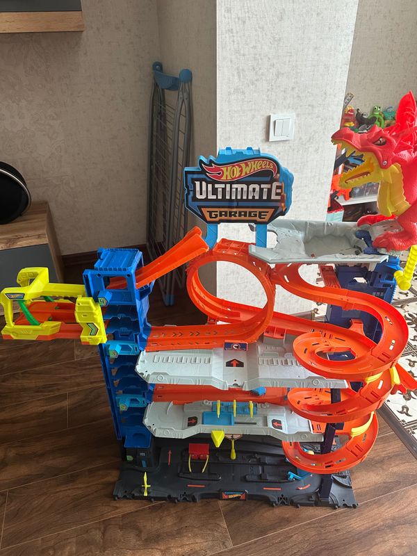 Б/У Игровой набор Dragon Hot Wheels Ultimate Garage