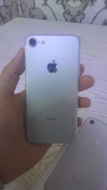 iphone 7 holati zòr. hamma joyi. ishlidi