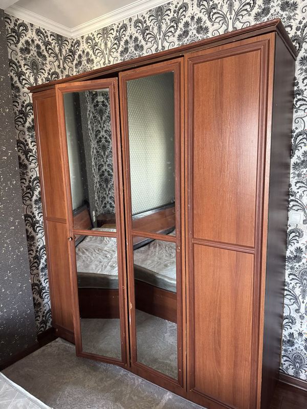 Shkaf spalniysi bn bonusga + divan Shkaf spalniysi bn bonusga + divan