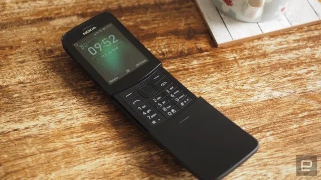 Yengi Nokia 8110