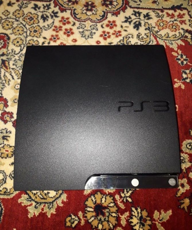 Sony PlayStation 3 slim srochno sotiladi