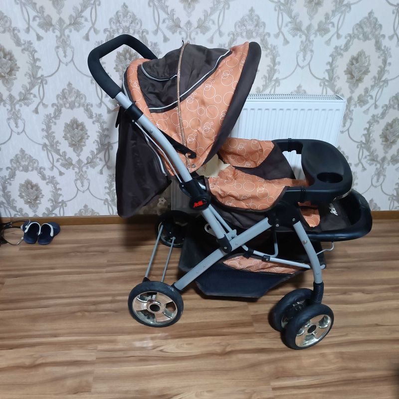 Продам детскую коляску и ходунки