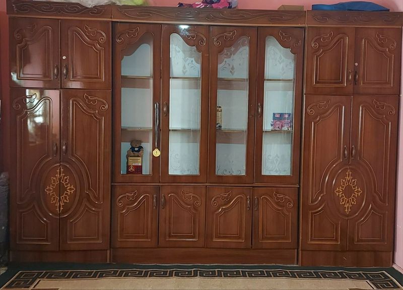 Shkaf stenka xolati urta