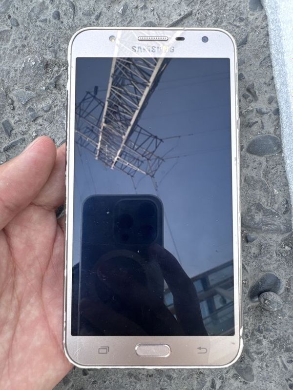 Samsung J7 neo xolati taxwi Samsung J7 neo xolati taxwi