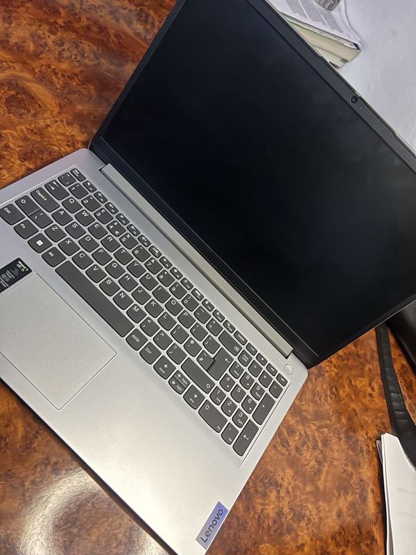 Notebook Lenova sotiladi xoladi yangi kop ishlatilmagan Notebook Lenova sotiladi xoladi yangi kop ishlatilmagan