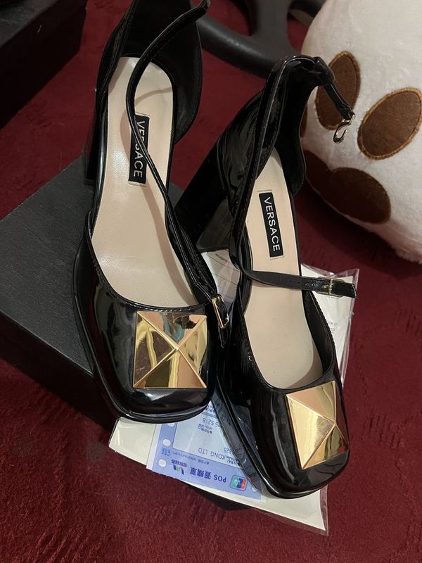 Oyoq kiyim tufli versace Oyoq kiyim tufli versace